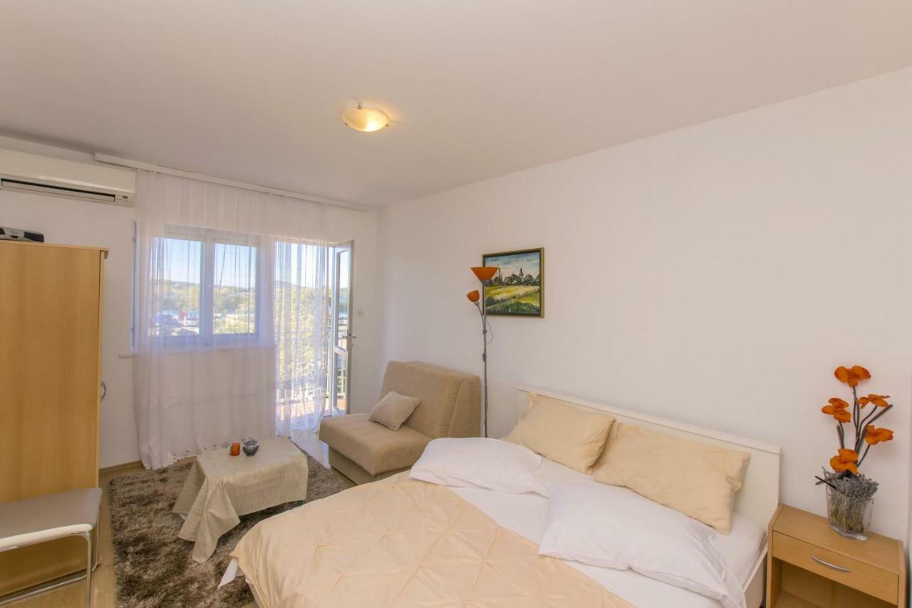 Apartment Nediljka Vodice Bagian luar foto